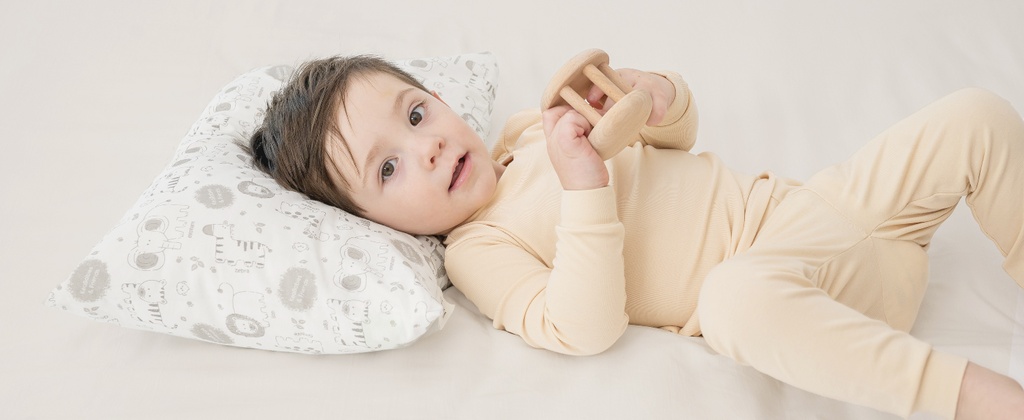 Keababies Almohada para niños pequeños con funda de almohada (forestland), color: forestland